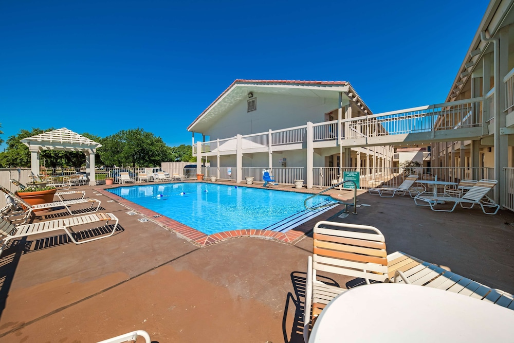 Motel6 Dallas, TX - Farmers Branch in FARMERS BRANCH - TX