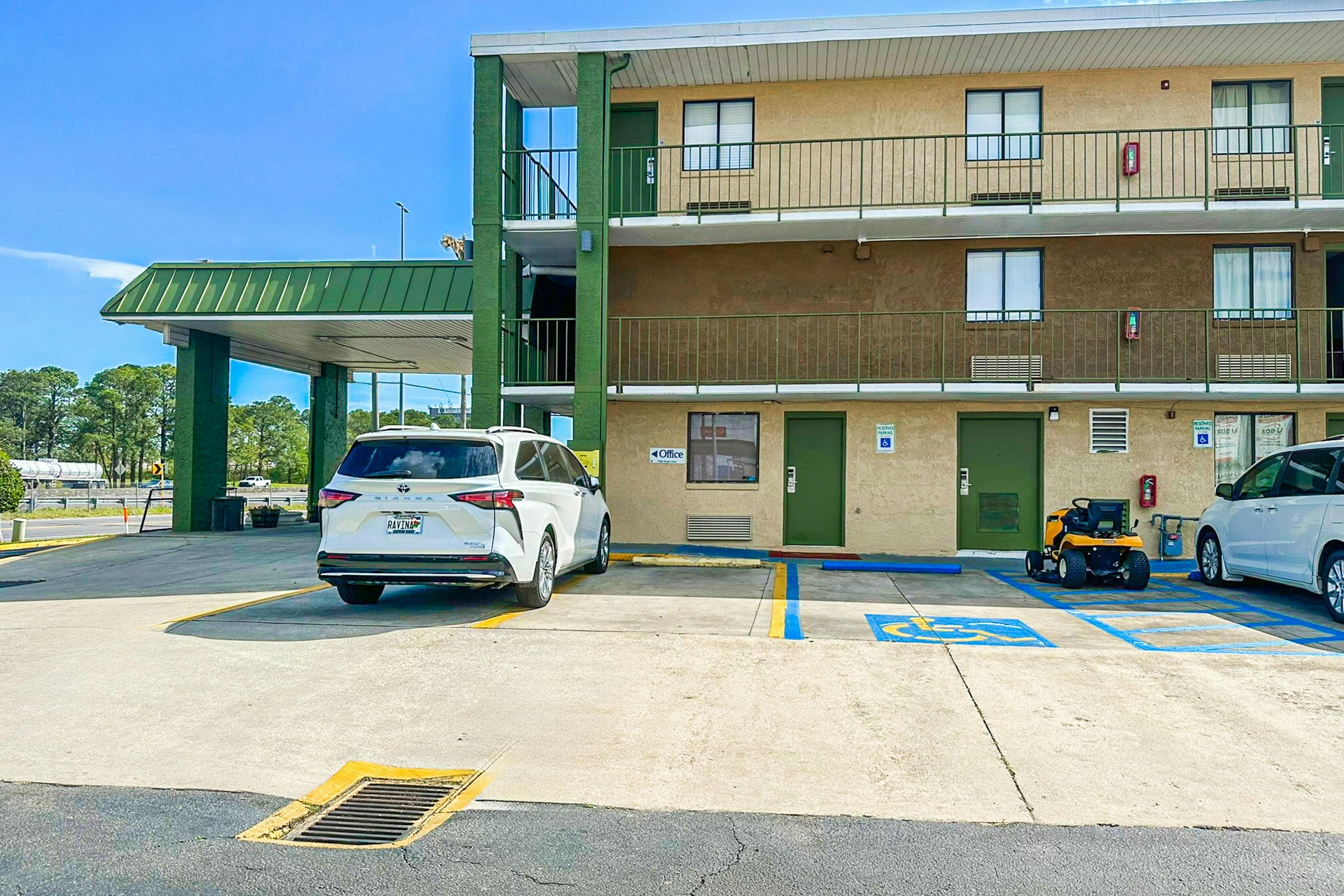 OYO Hotel Mobile AL I-65 at Airport Blvd 53/67