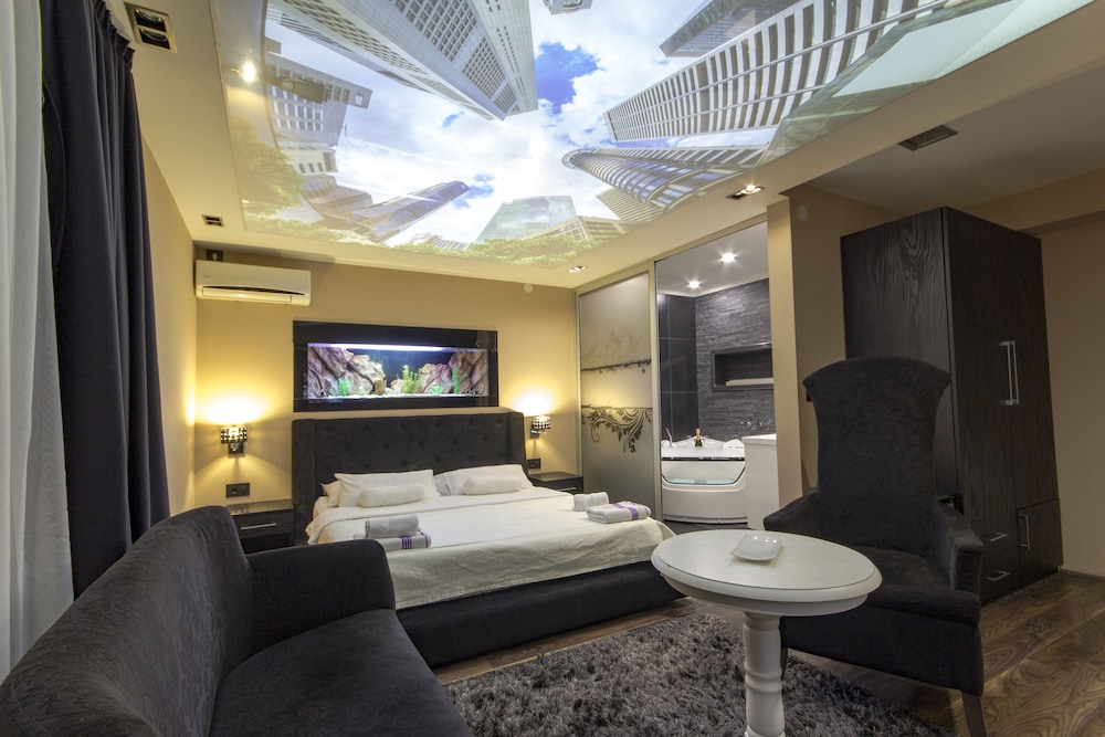 Madison Rooms 40/50