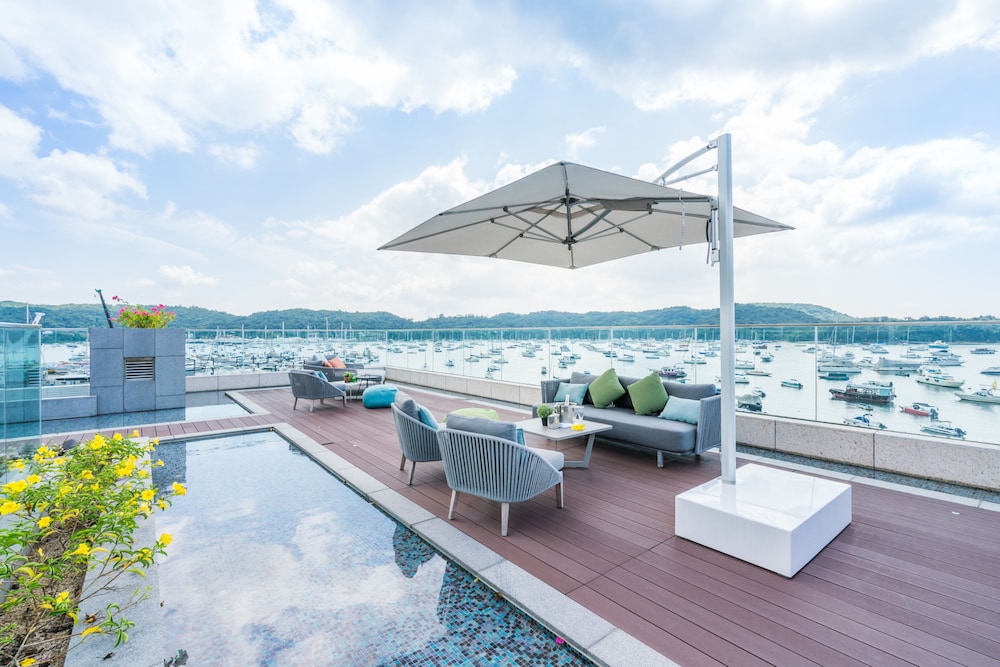 The Pier Hotel 66/69