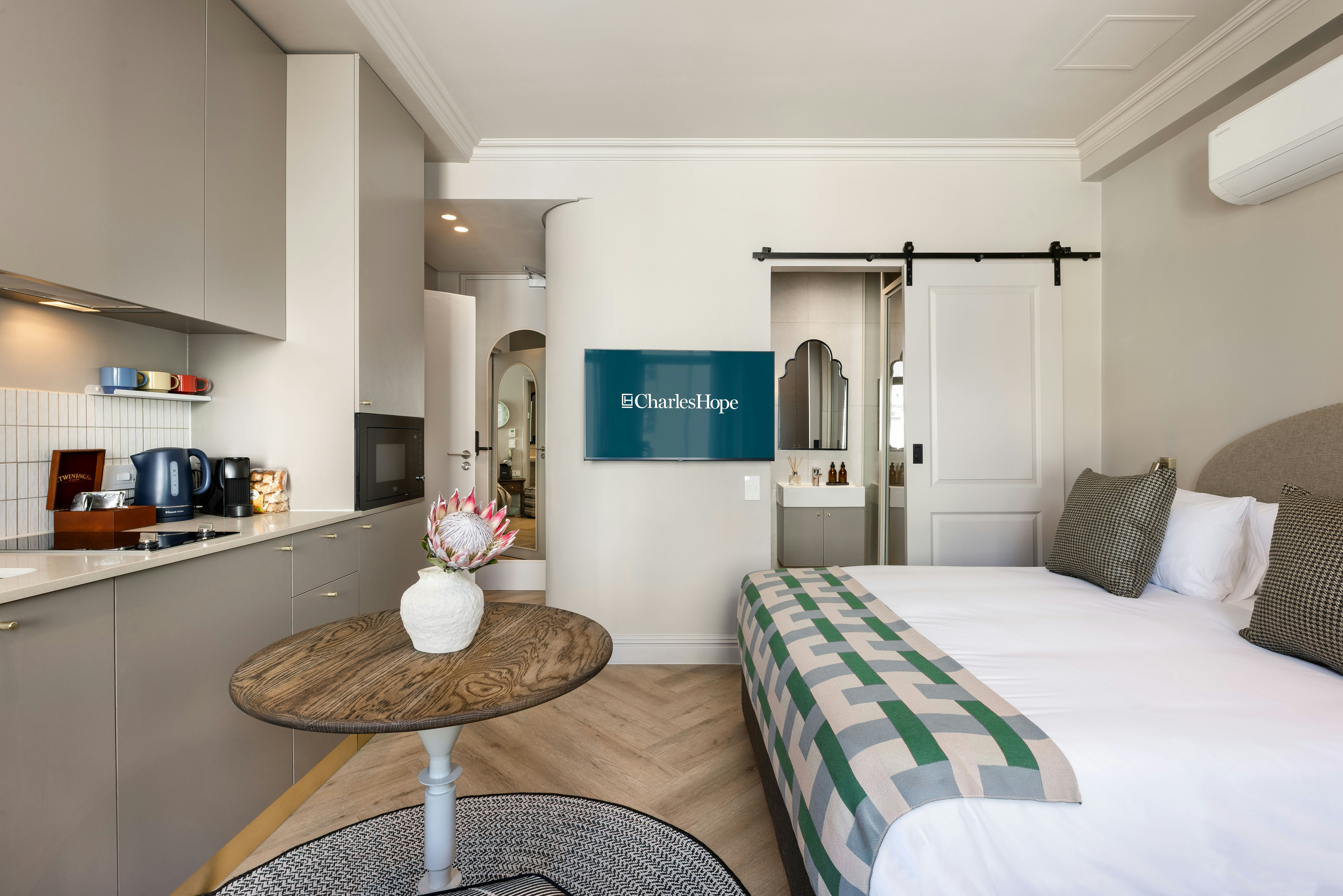 Charles Hope Boutique Hometel 24/69