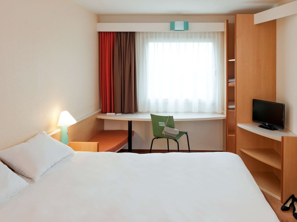 Ibis Egletons 18/74