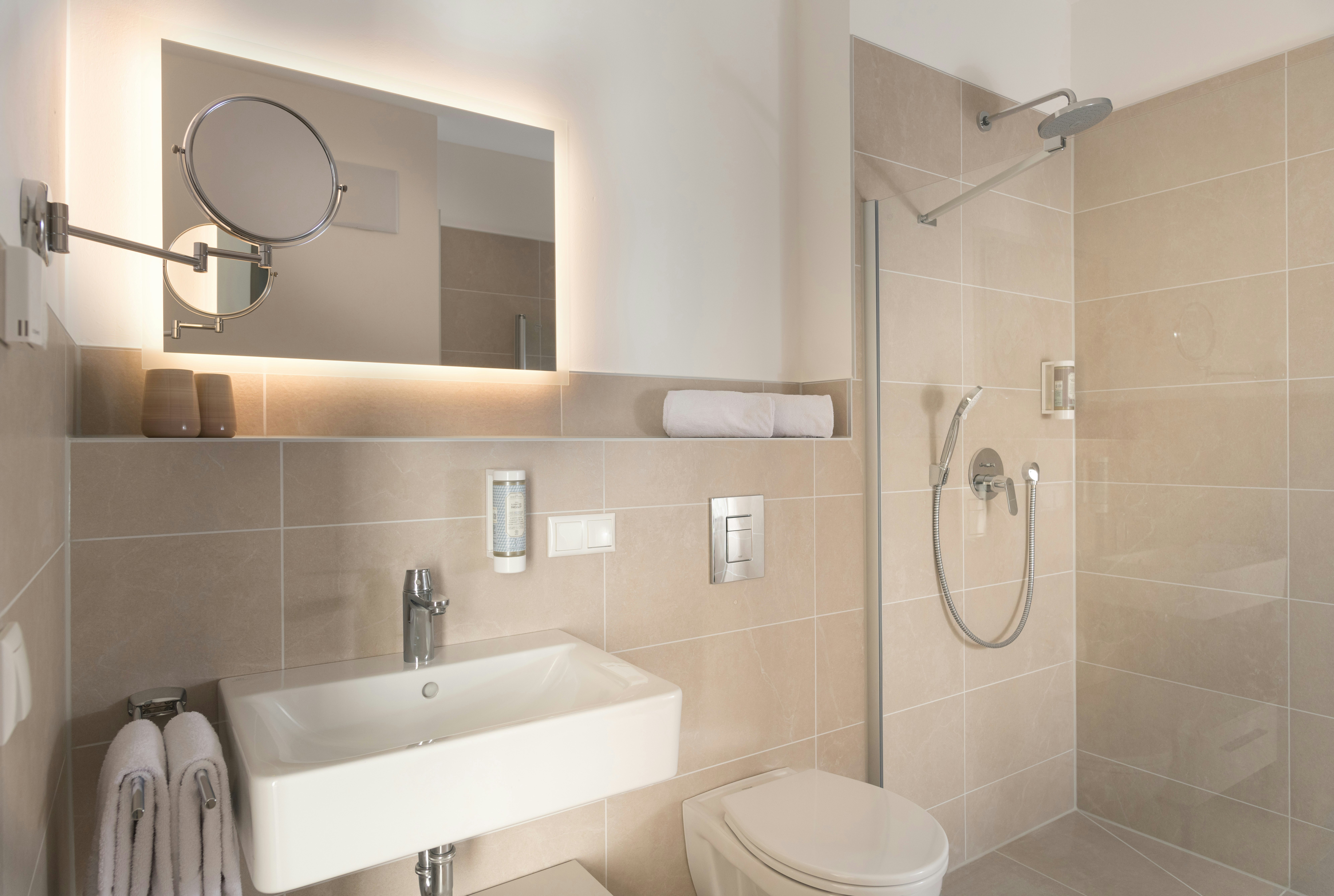 Suite, Double or Twin Bed, Sofa, Balcony or Terrace, Kitchenette