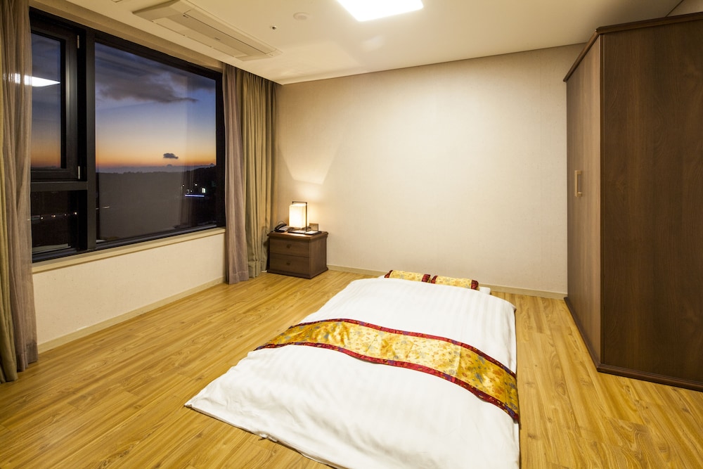 HOTEL THE BORN JEJU 16/48