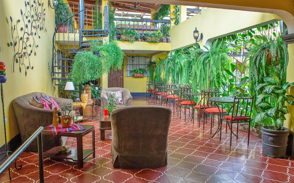 LAS CAMELIAS INN 33/50