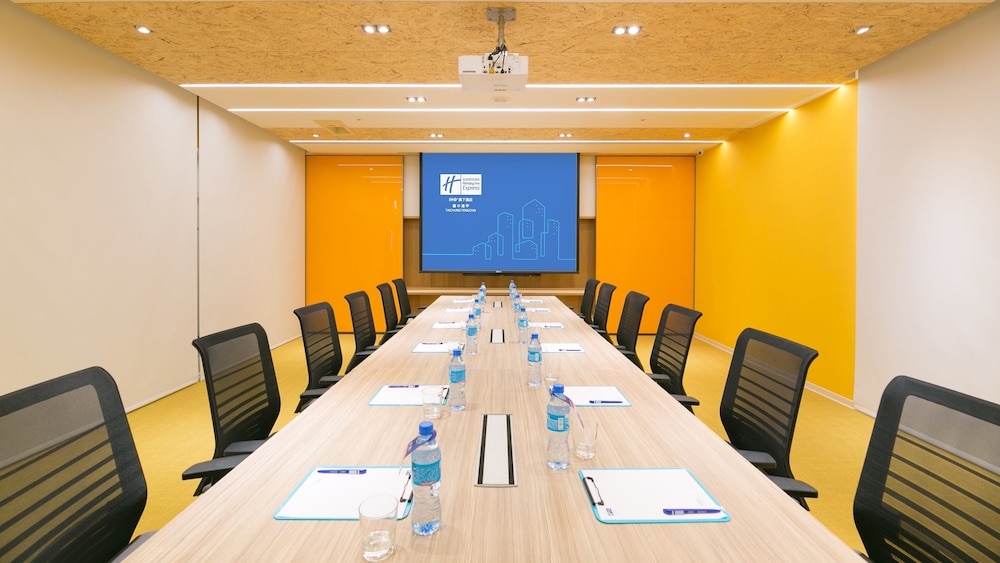 Holiday Inn Express Taichung Fengchia 46/51