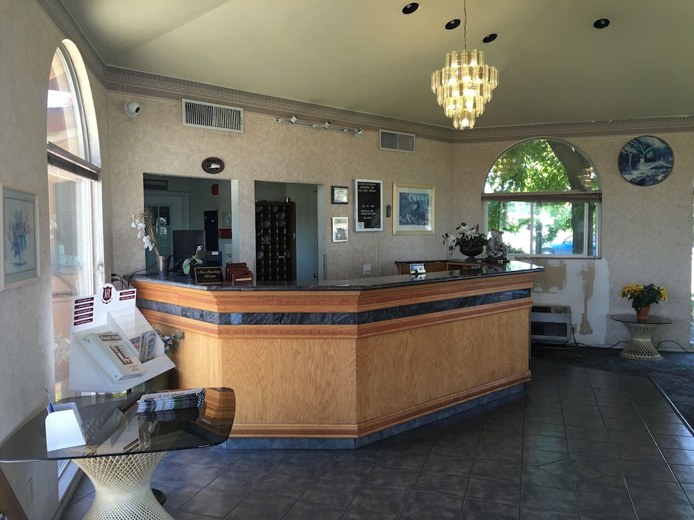 Applegate Inn 5/35
