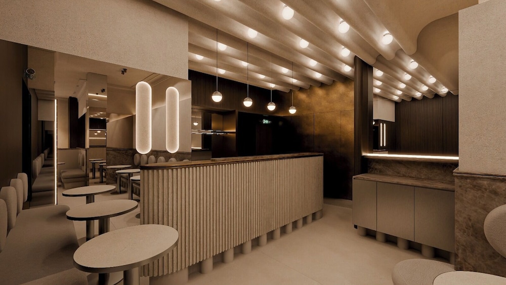 Modern Waikiki Hotel 12/50