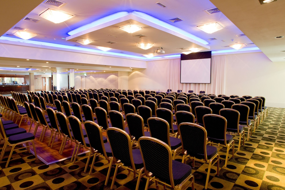 Moyvalley Hotel and Golf Resort 31/37