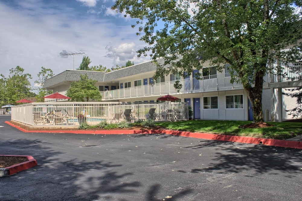 Motel6 Issaquah, WA - Seattle - East 37/43