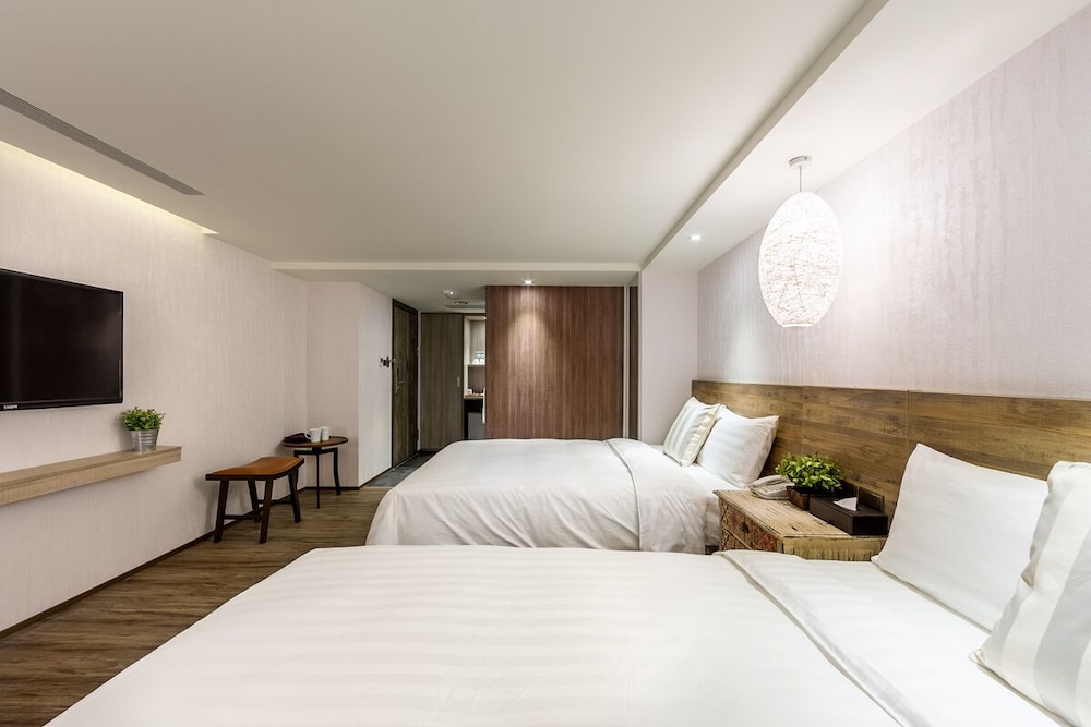 Lan Kwai Fong Garden Hotel 26/66