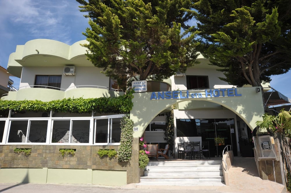 Anseli Hotel Apartments and Studios 29/33