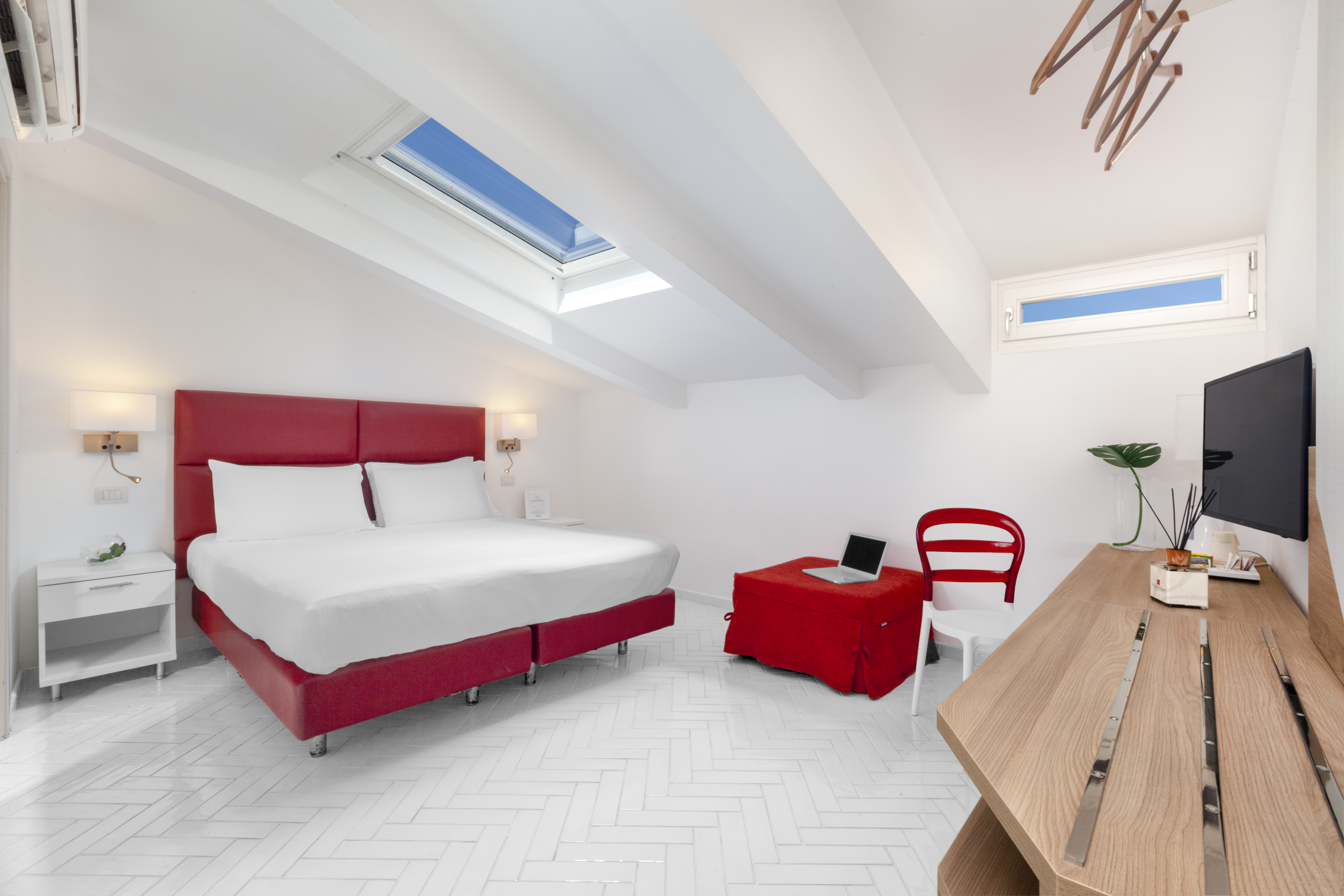 Room, Attic، Palazzo Tasso 2/6