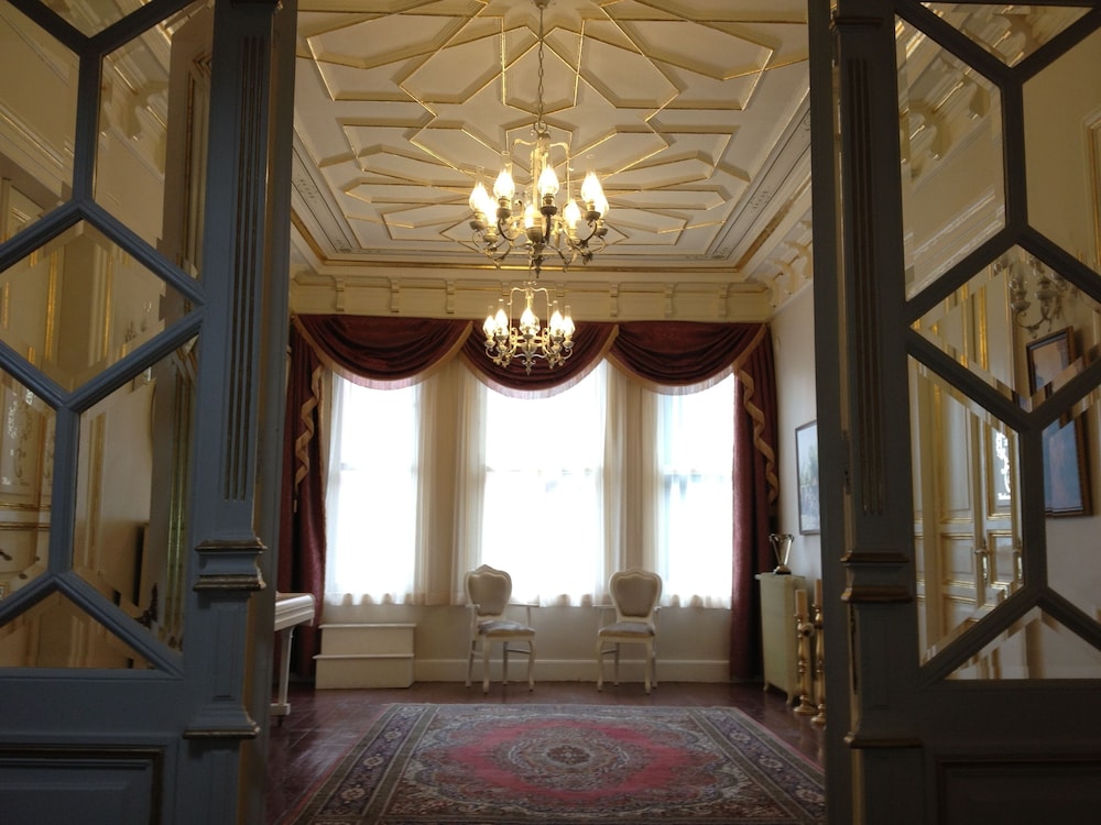 HHK Hotel 7/50