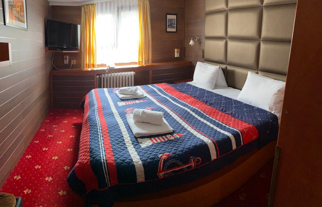 BOTEL ALBATROS 16/50