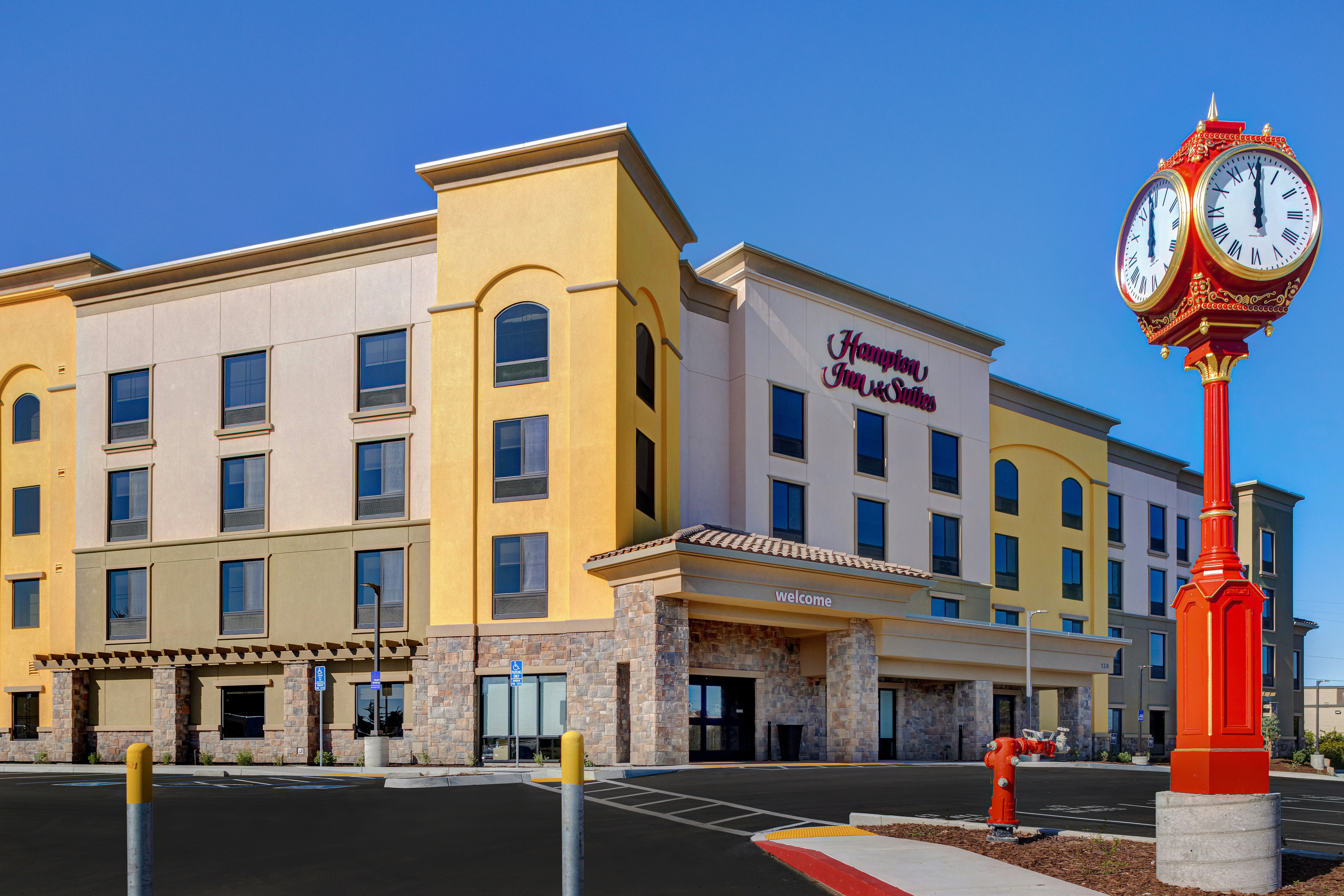 Hampton Inn & Suites Marina 4/39
