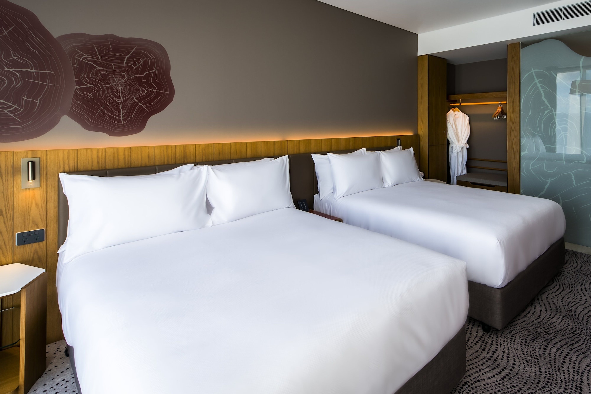 STANDARD, 2 DOUBLE BEDS