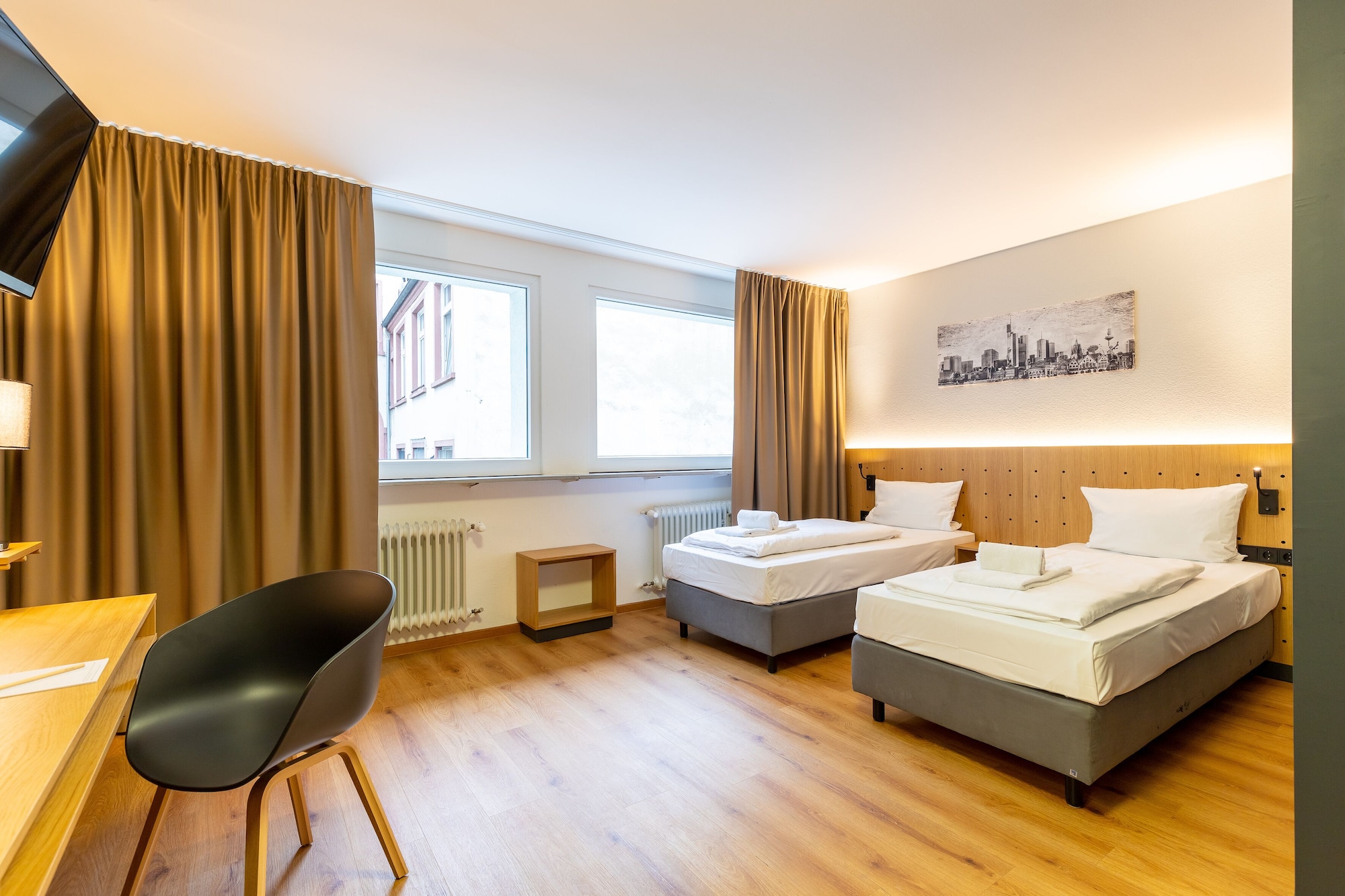 ROOM, DOUBLE BED
