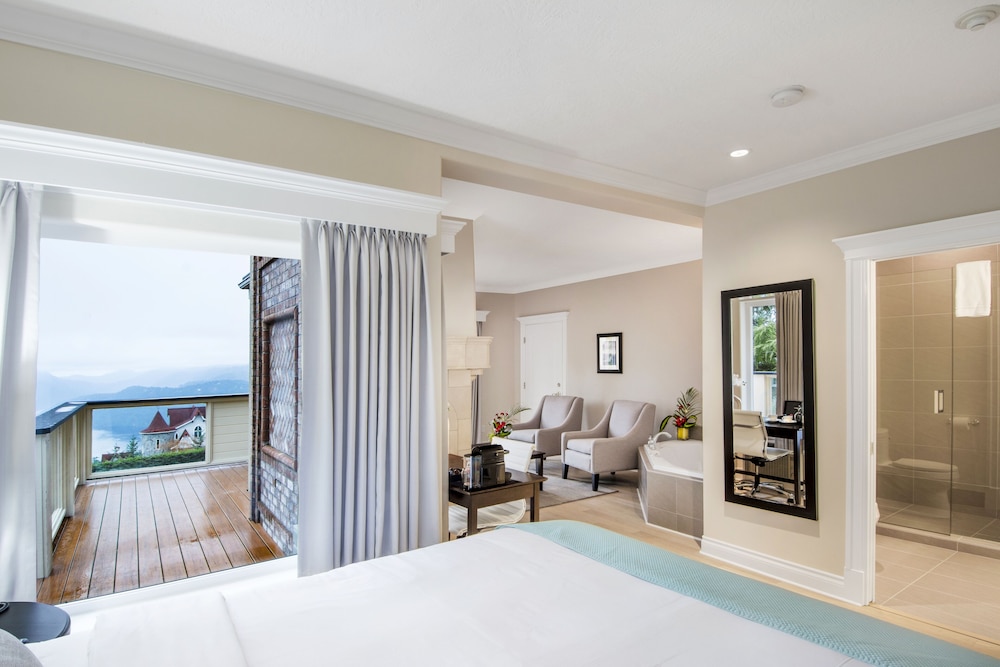 Villa Eyrie Resort 9/44