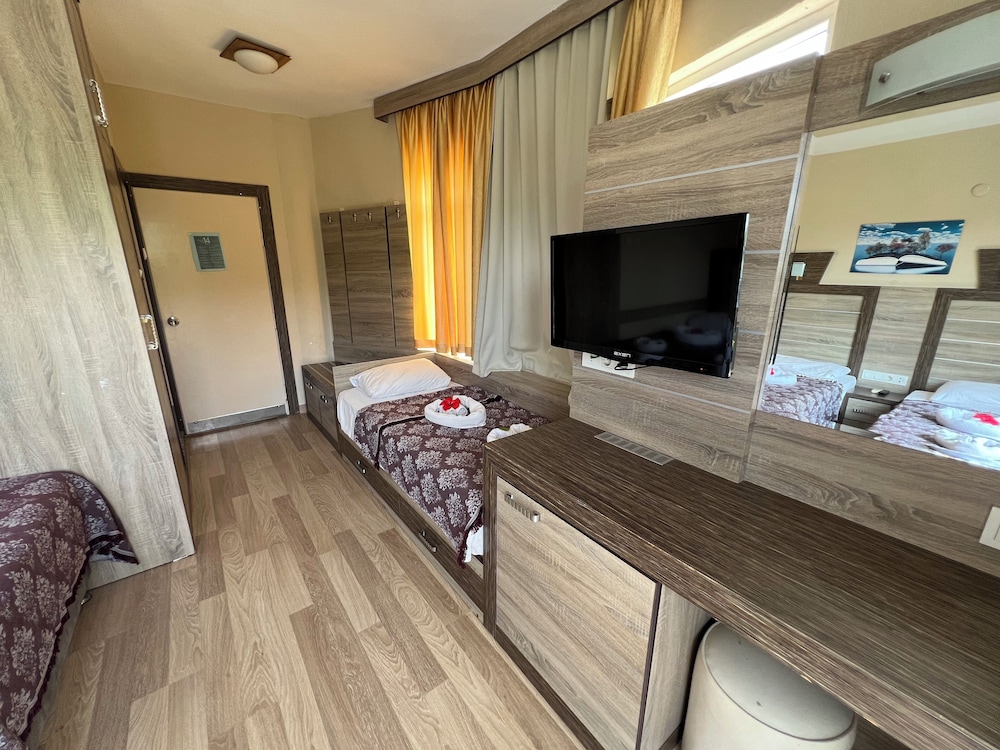 SELINUS BEACH CLUB HOTEL 31/50