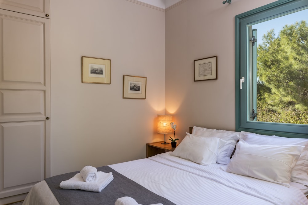Electra Beachfront Villa 3/50