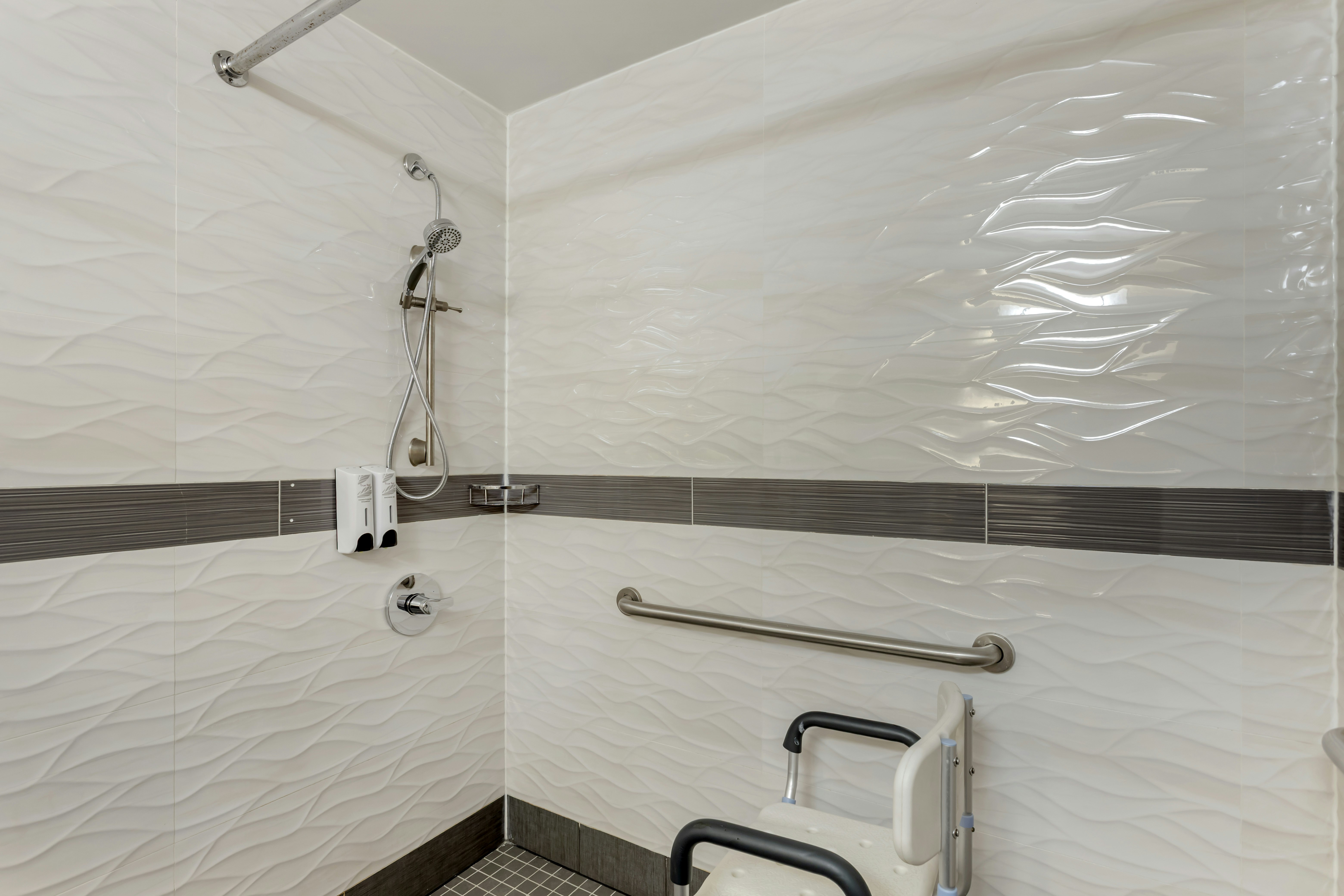 غرفة بريميوم بسرير كوين لذوي الإعاقة، Red Roof Plus Brooklyn - Flatbush Ave 5/5