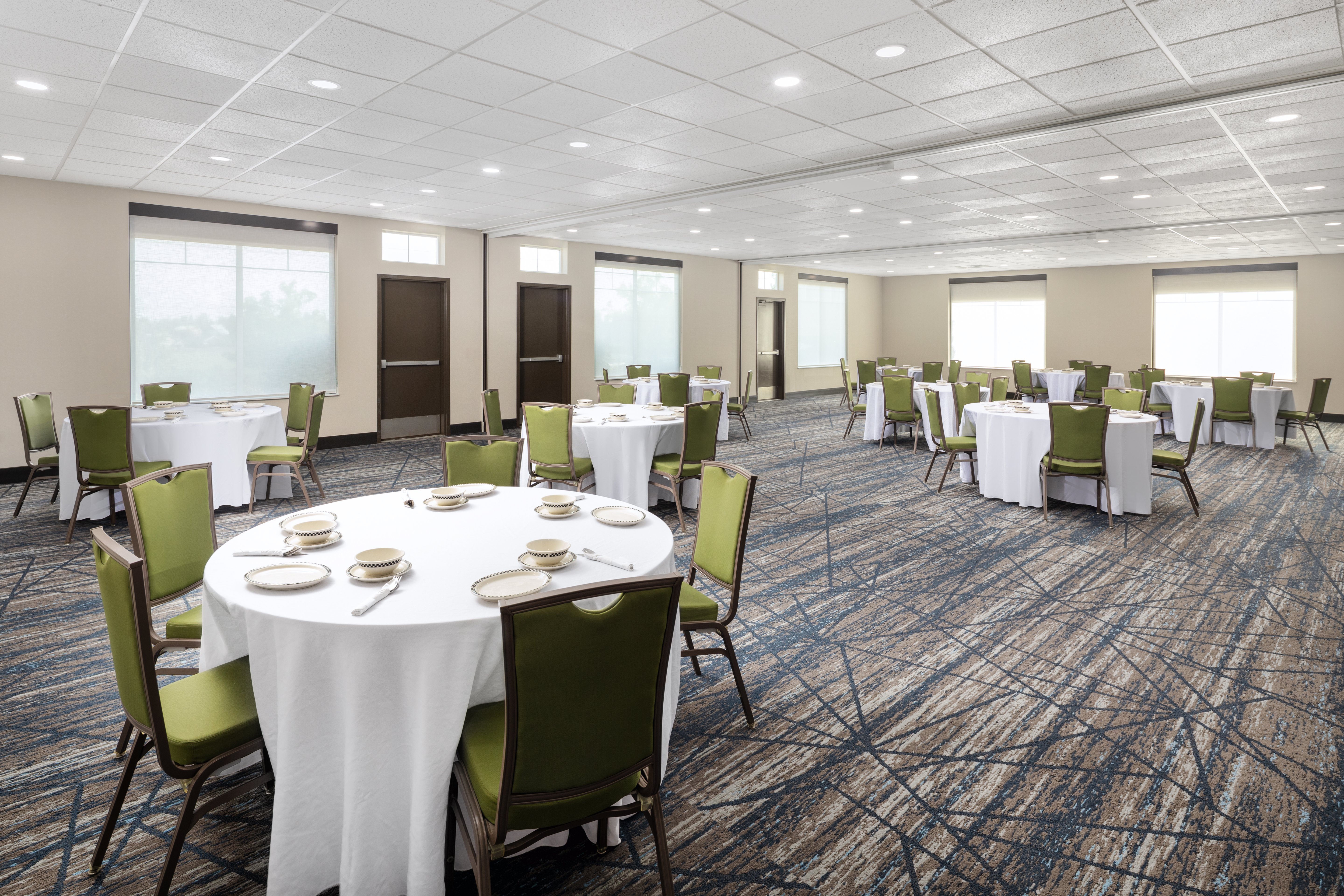 Holiday Inn Express Hotel & Suites North Sequim 68/77