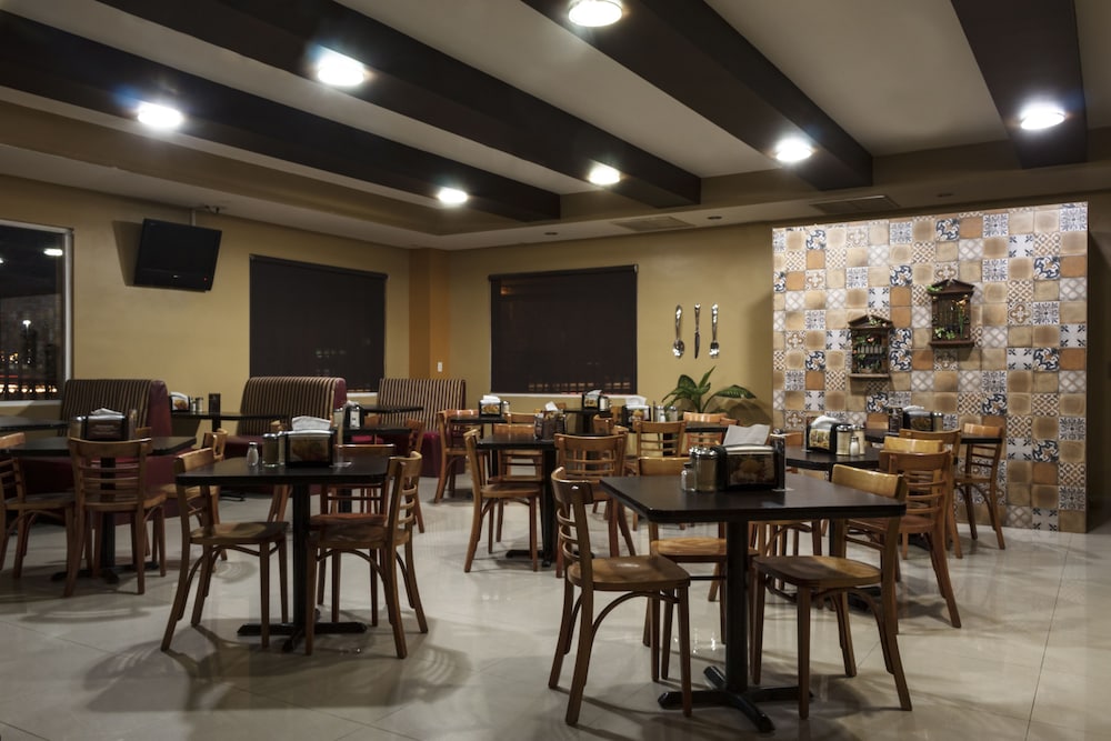 Hotel Conquistador Inn By US Consulate 23/32