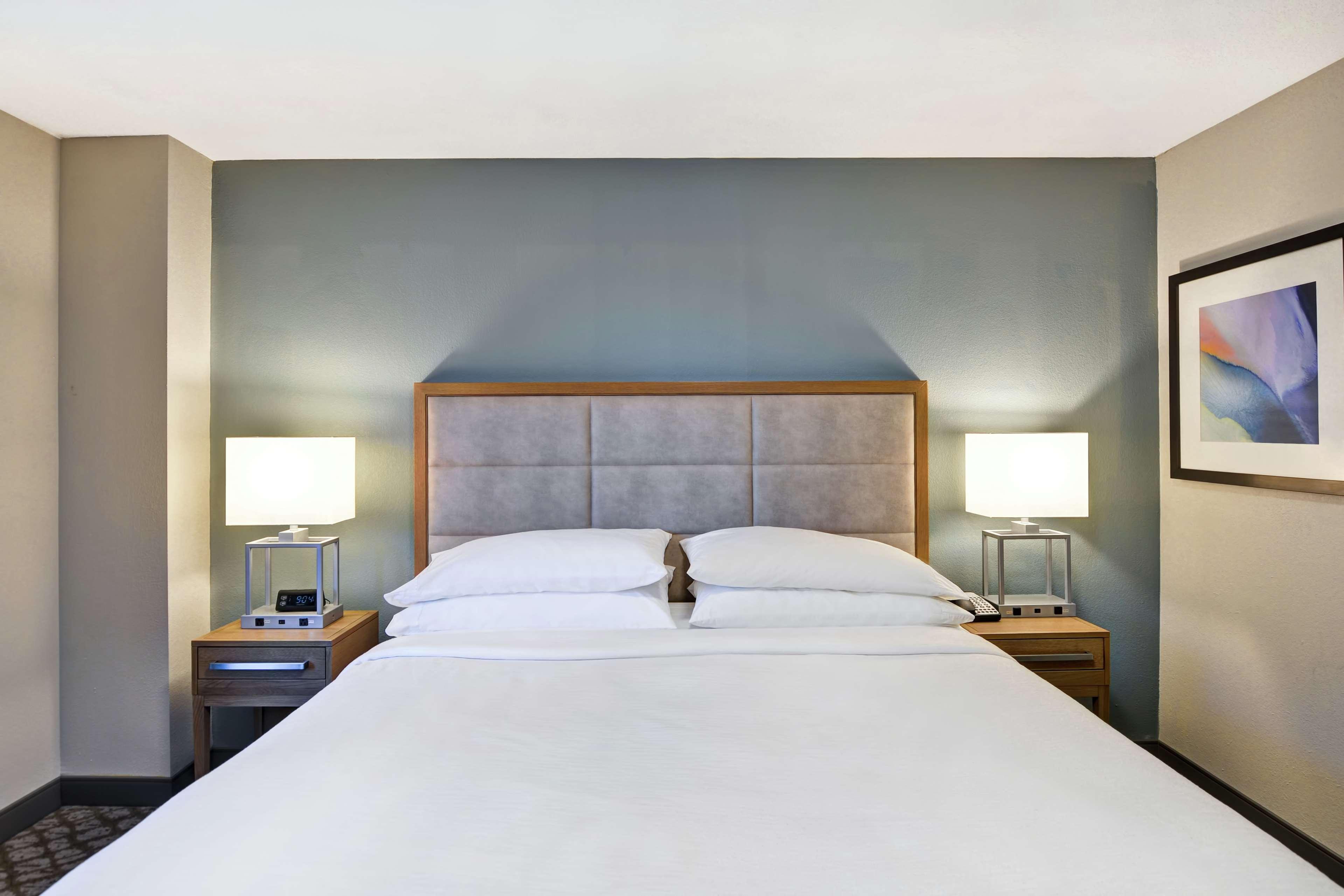 2 ROOMS, SUITE, KING BED