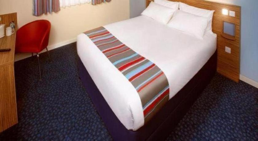 Travelodge Dundee Strathmore Avenue 11/16