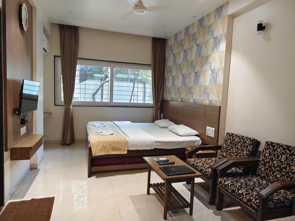 Hotel Shreyas 15/40