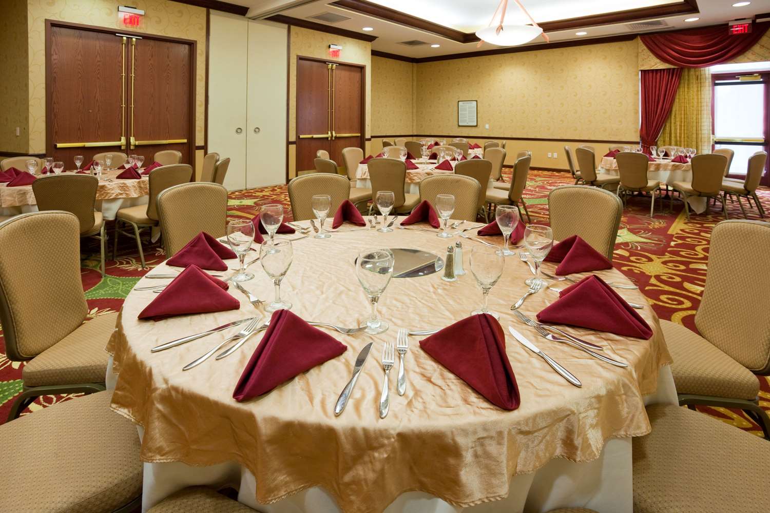 Sonesta Milwaukee West Wauwatosa 22/74