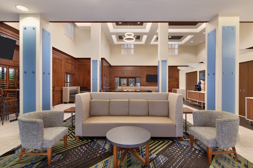 Holiday Inn Express & Suites Charleston - Mount Pleasant 25/37