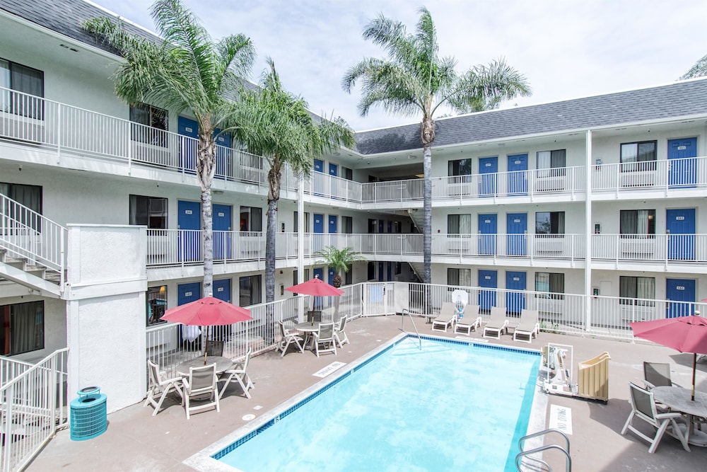 Motel6 Buena Park, CA - Knotts Berry Farm - Disneyland in BUENA PARK - CA