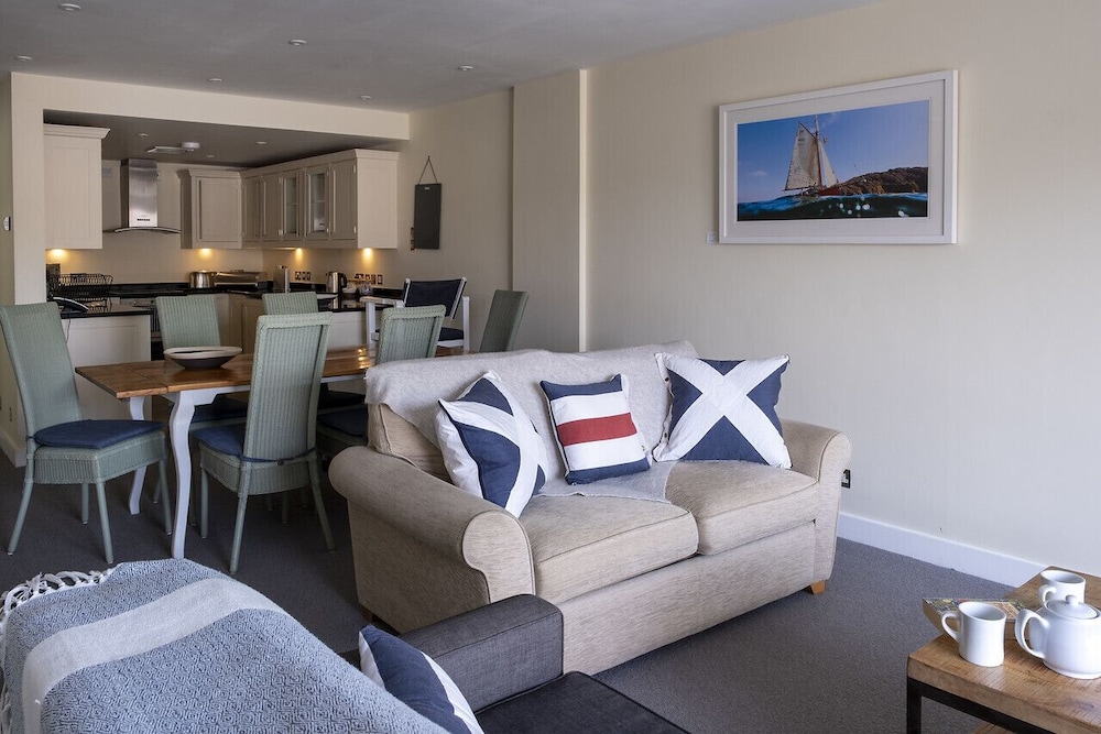 South Sands Hotel 24/50