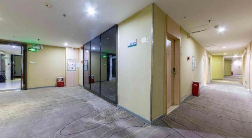 City Comfort Inn (Maoming Xuefu) 40/47