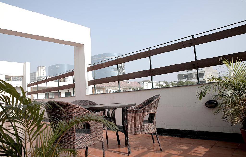 Ahuja Residency Cyber City I 23/27