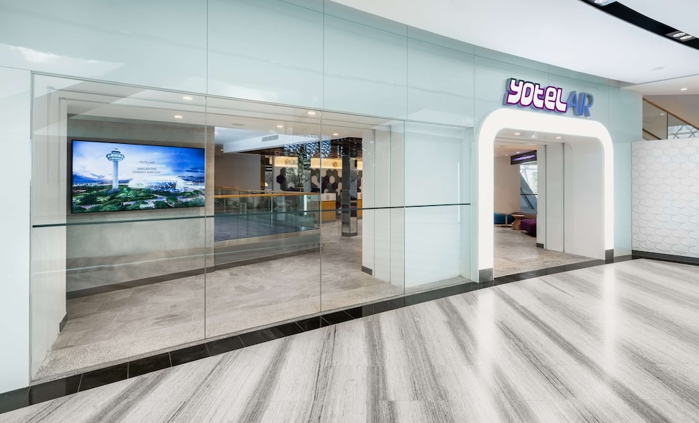 Yotelair Singapore Changi Airport 5/51