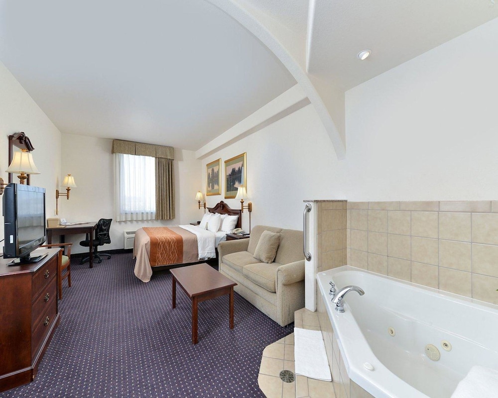 Comfort Inn and Suites Riverton 34/46