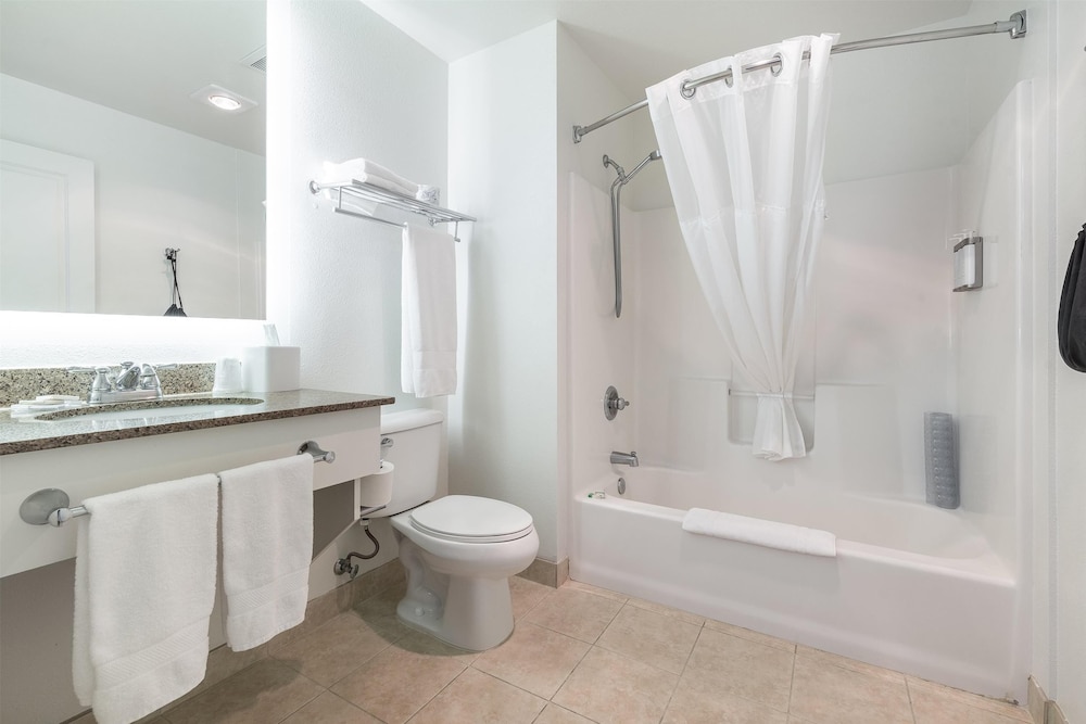 جناح بسرير كينج مع أريكة