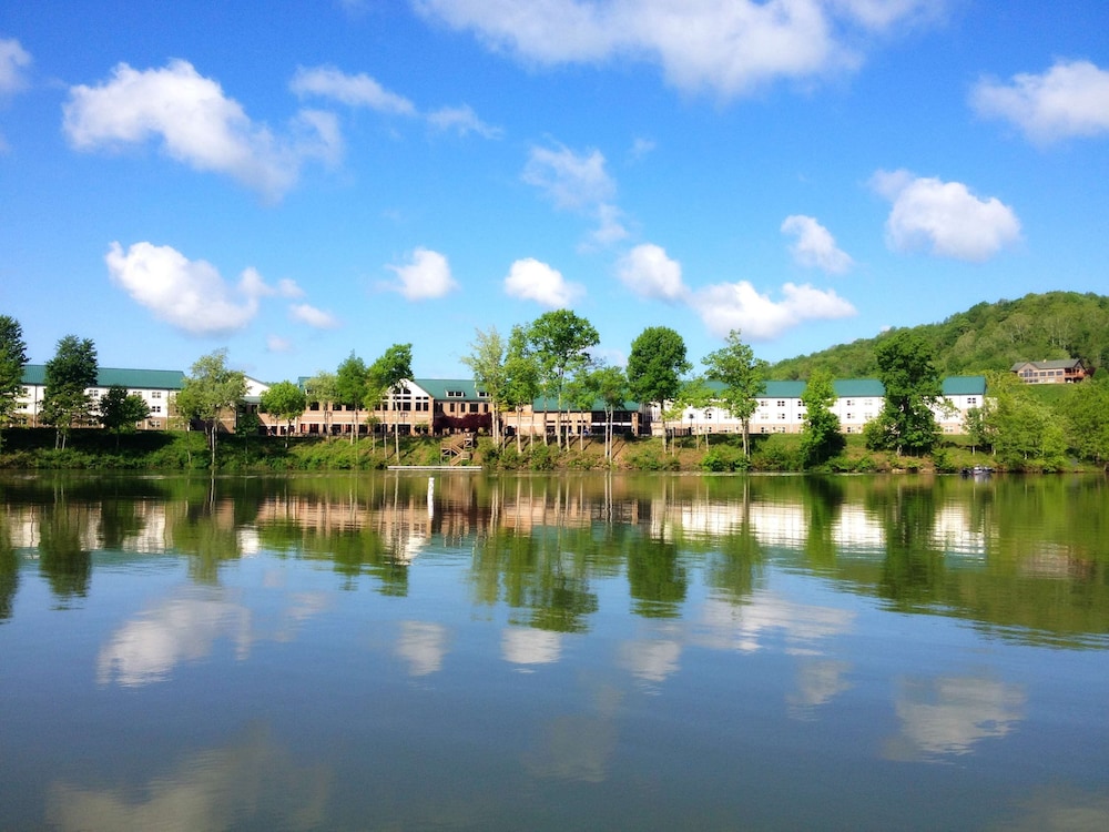 Stonewall Resort 65/68