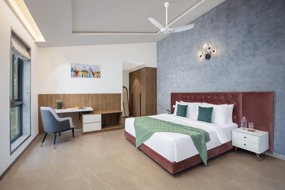 ELIVAAS Cloud 7 4 BHK Villa with Pvt Pool 25/72