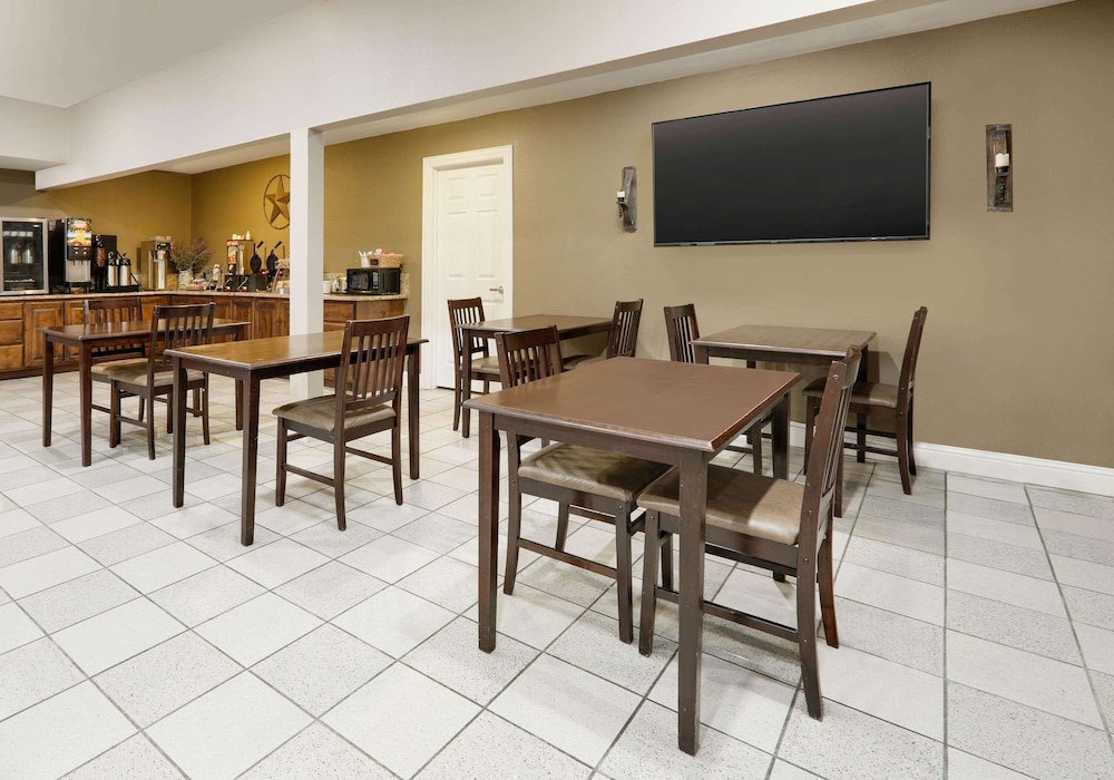 Super 8 by Wyndham Abilene North 16/19