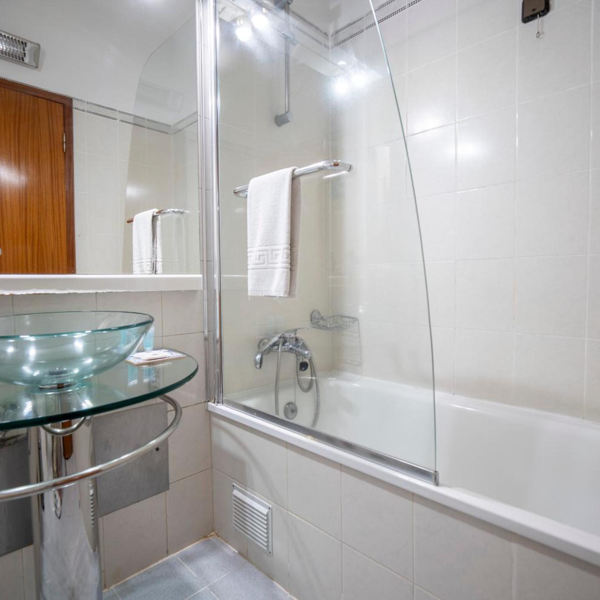 Room, Twin Beds, Hotel Onix 7/8