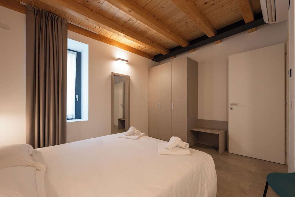 3 Rooms, Executive, Apartment, 2 Queen Beds, Sofa, Balcony