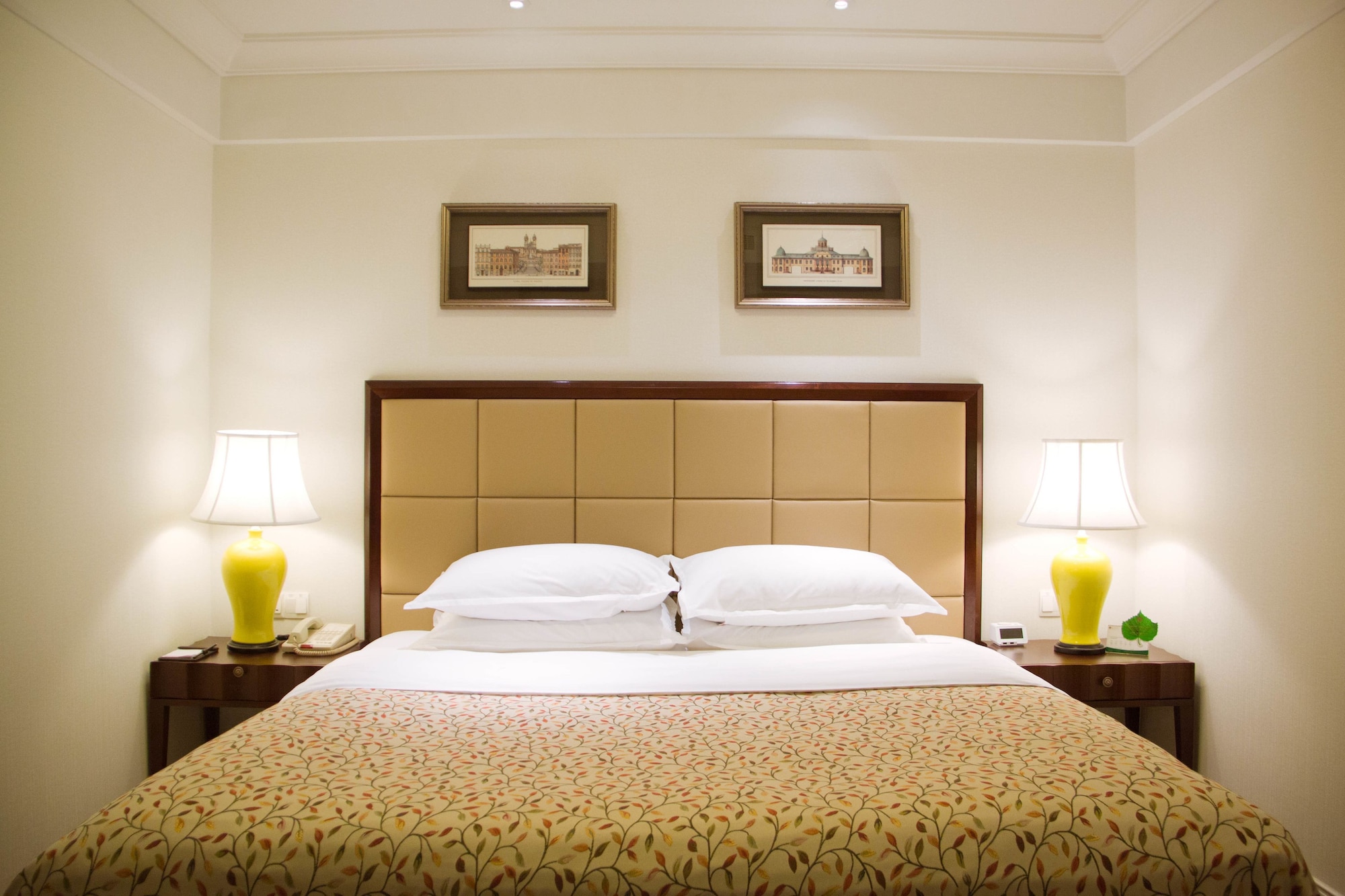 Suite, King Bed, Smoking
