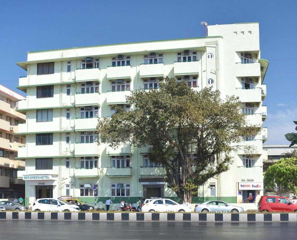 Sea Green South Hotel 2/75