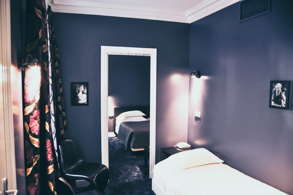 Hotel Noir 34/59
