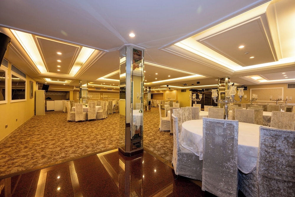 Grand Anka Hotel 11/68