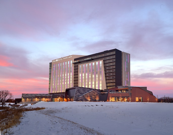 Omni Viking Lakes Hotel 3/39